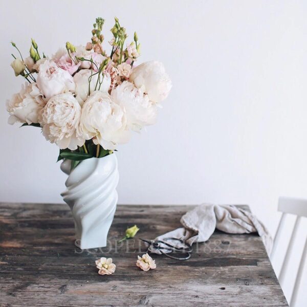 white vase rosenthal studio line squall small