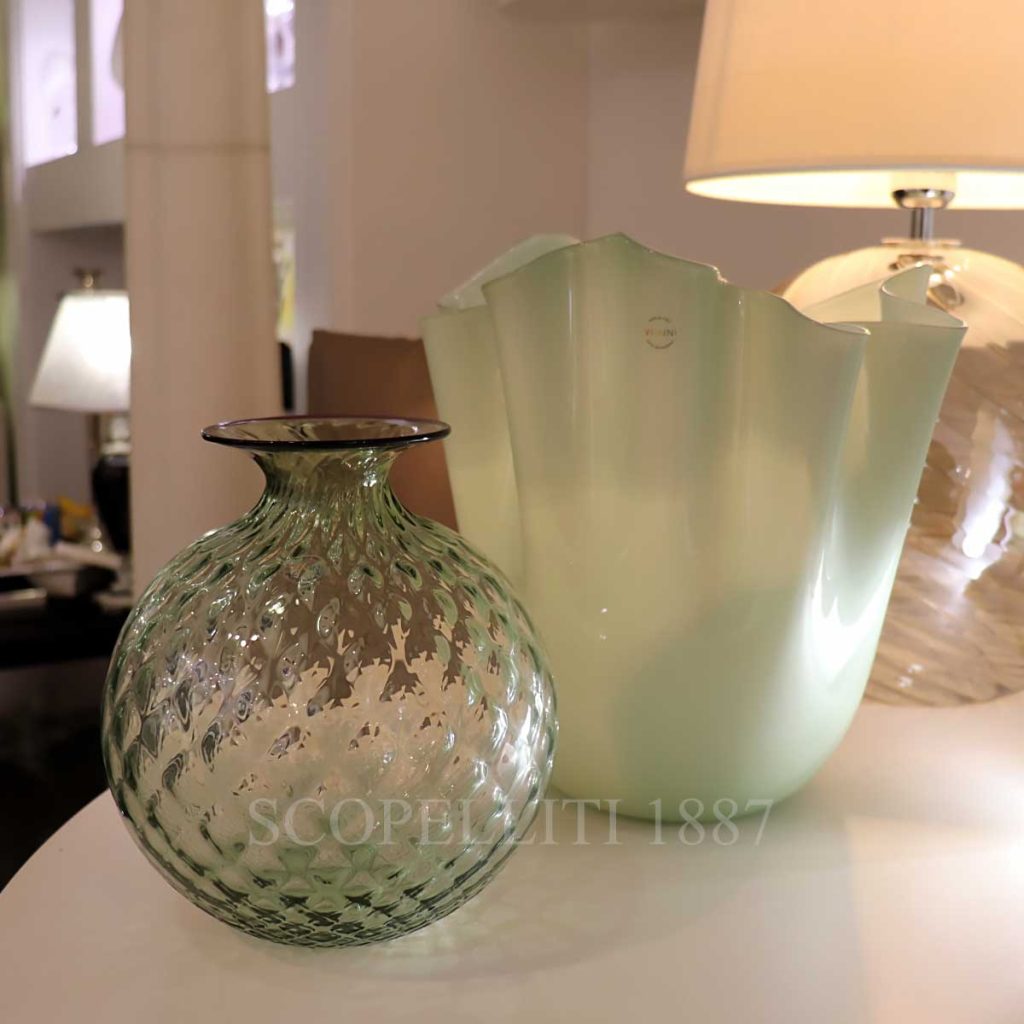 Vase Venini Balloton Côtelé Vert Avec Fil Rouge - Hauteur 24,5 Cm, Verre De Murano Soufflé Main | Neuf D'origine Italienne