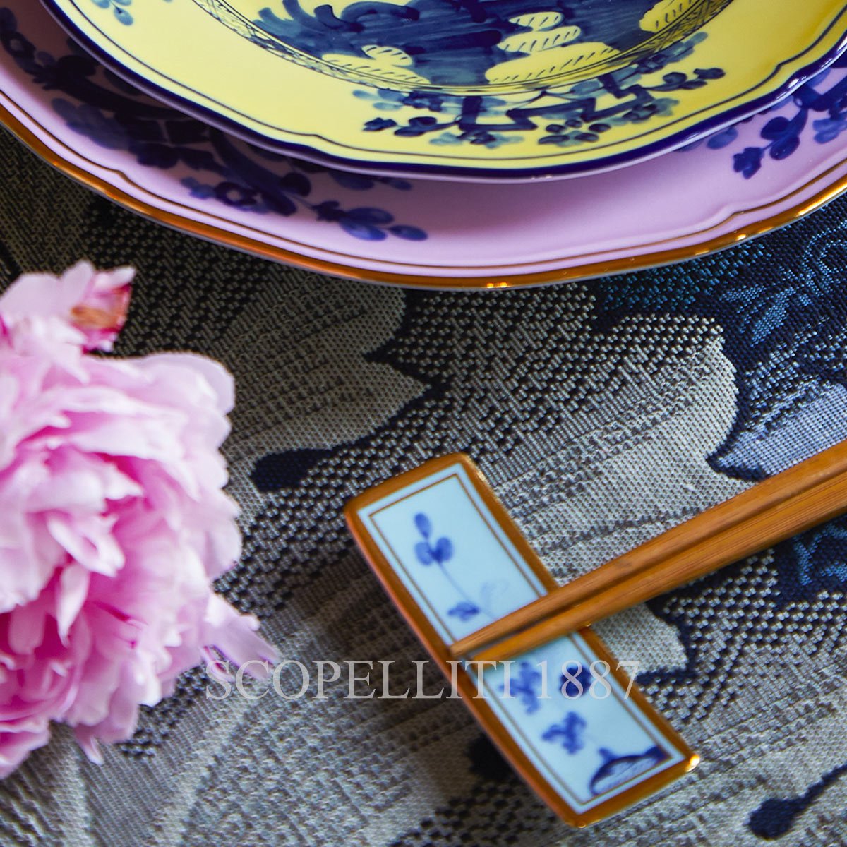 oriente iris chopsticks presentation