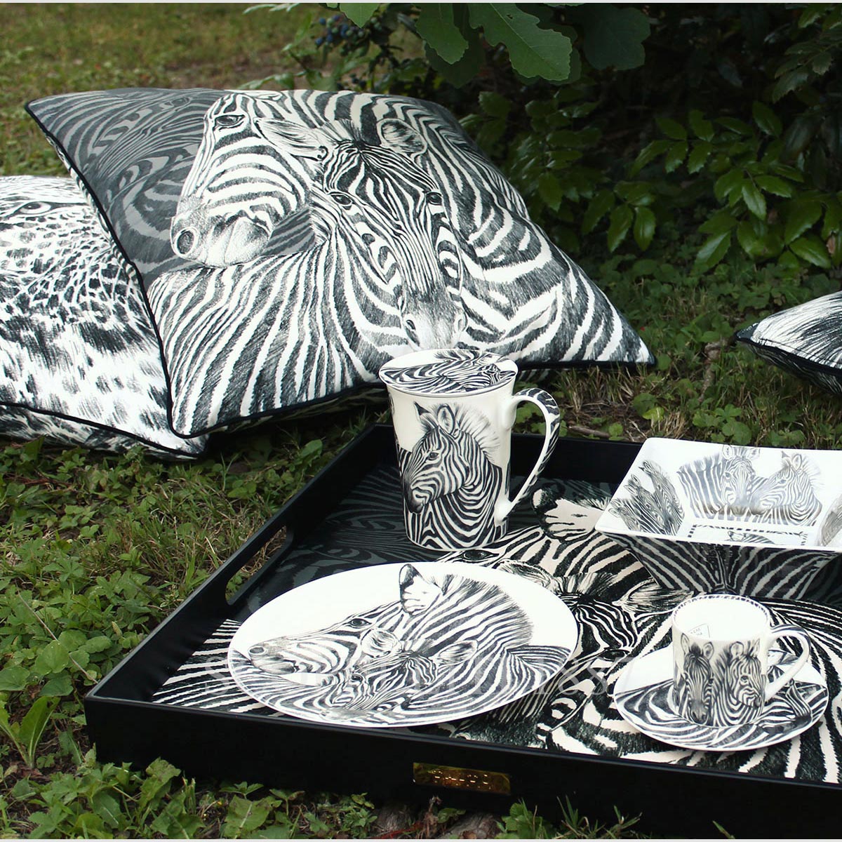 taitu square tray wild spirit picnic zebra