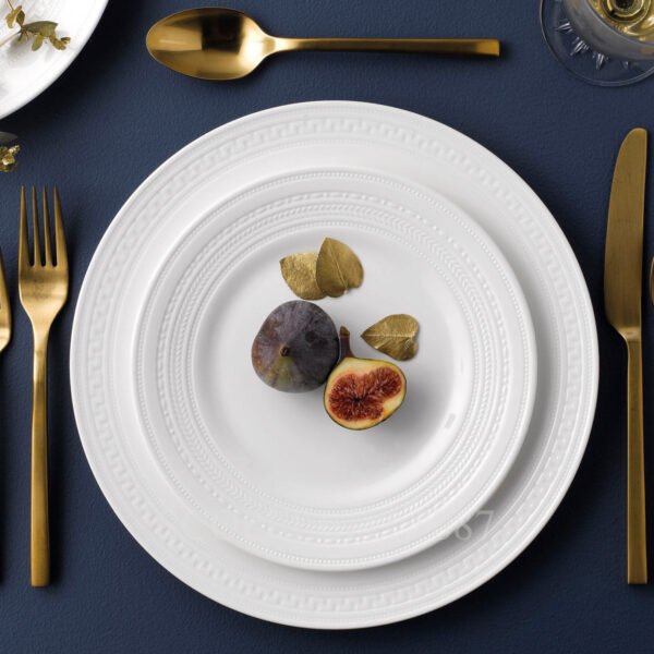 wedgwood intaglio dinner plate presentation