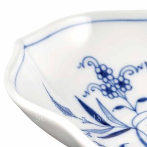 meissen blue onion dish large detail