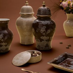 Ginori 1735 Oriente Italiano Meringue and Brown Ming Vase