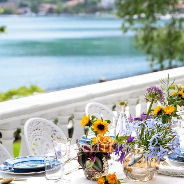 oriente italiano pervinca table presentation