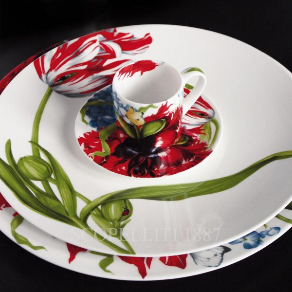 taitu dinner plate with coffee