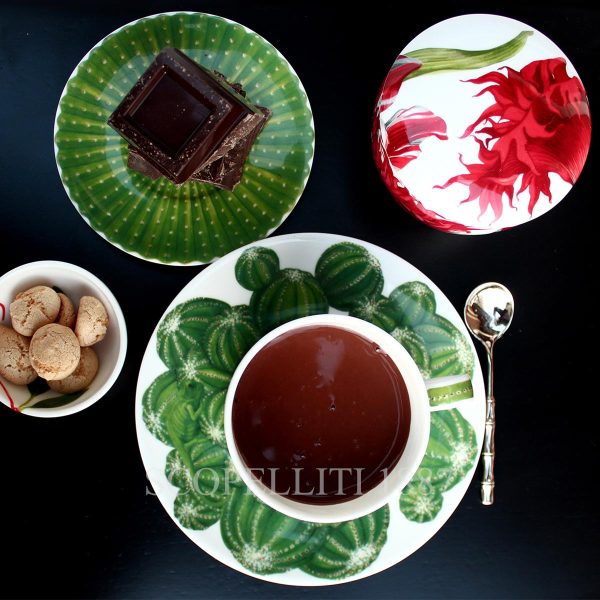 taitu small bowl with lid presentation