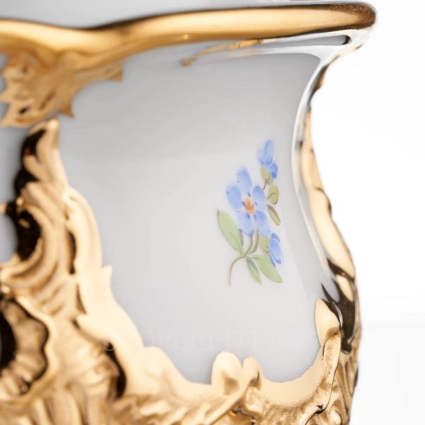 meissen strewn flowers sugar bowl cobalt blue detail