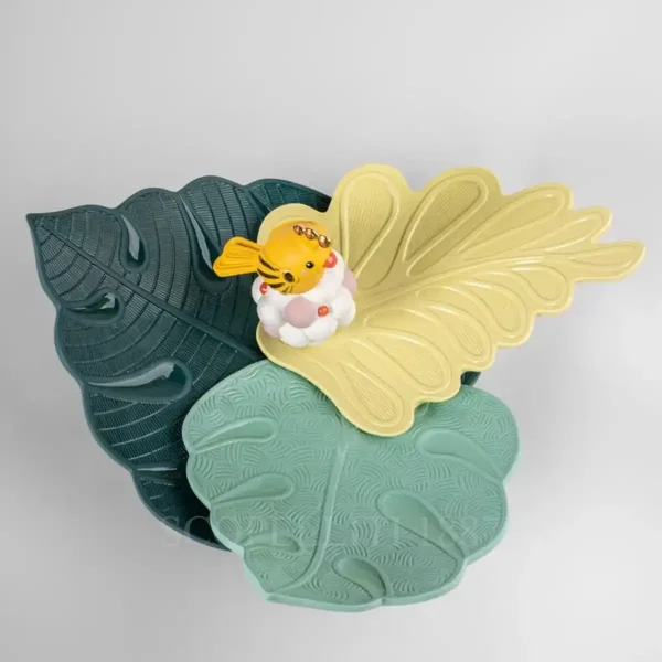 lladro utopical centerpiece with leaves