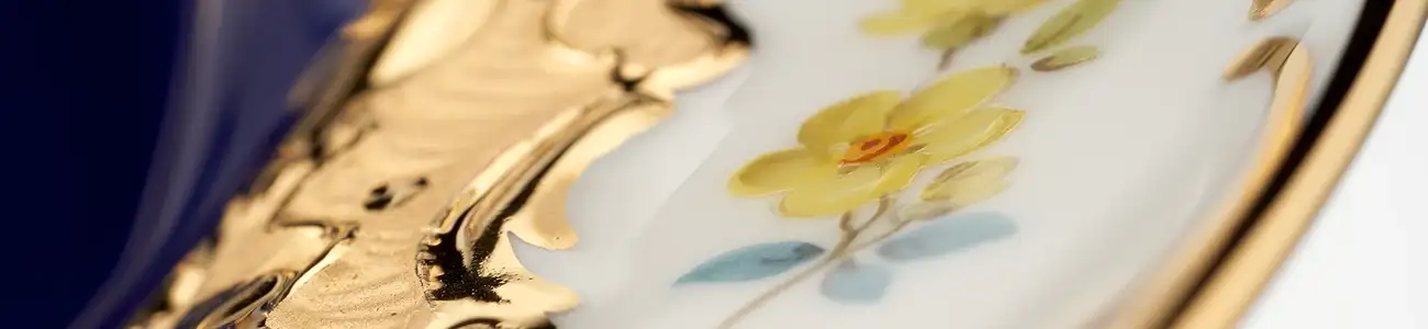 meissen strewn flowers royal blue porcelain collection detail