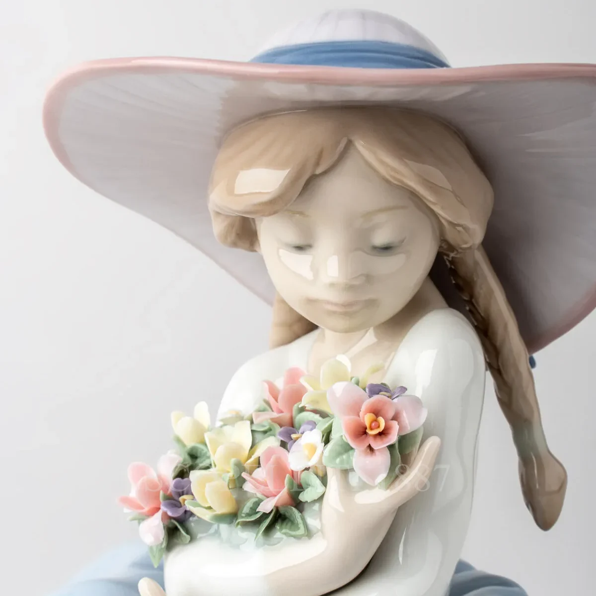 lladró fragrant bouquet girl porcelain figurine