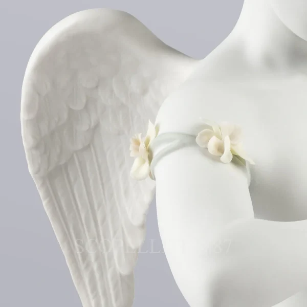 lladro heavenly heart angel figurine